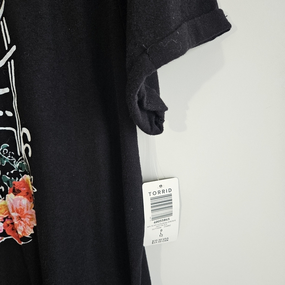 TORRID Skeleton Graphic Relaxed Fit Scoop Neck Destructed Tee Size 0/12/L NWT - Picture 8 of 10